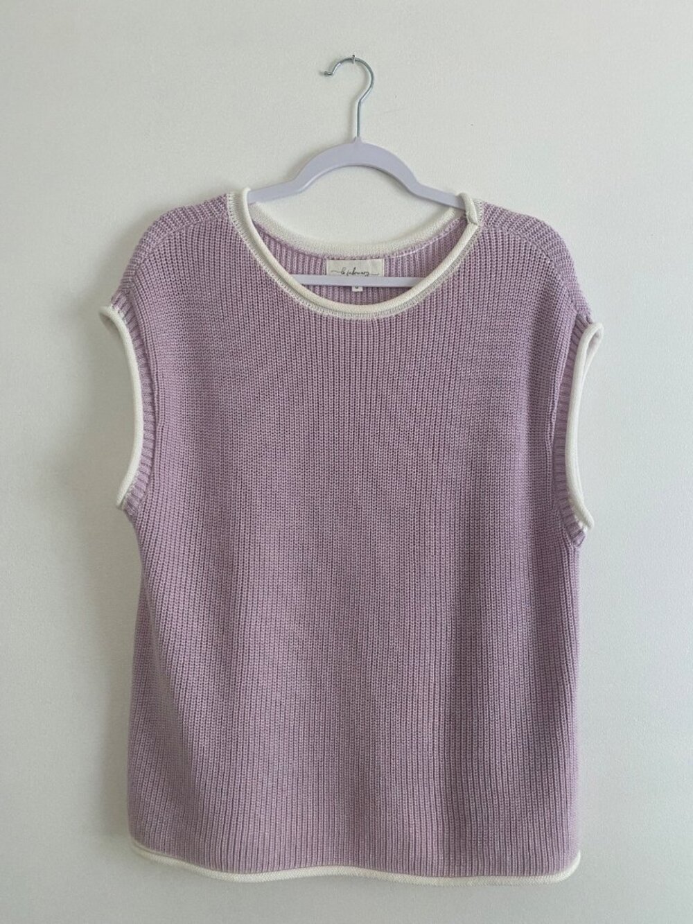In February Lavender & White Knit Sleeveless Sweater Vest Size M